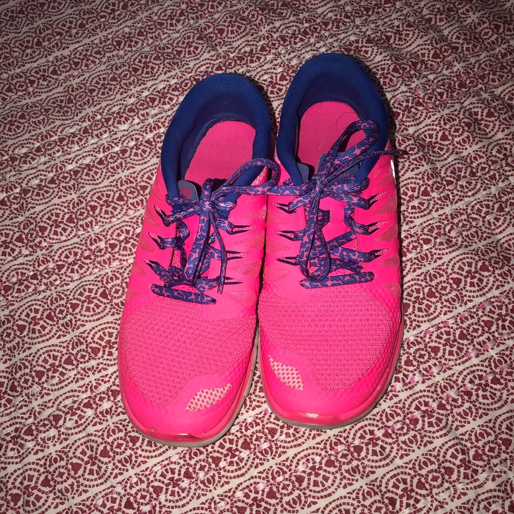 Nike tennis shoes